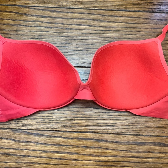 Maidenform Dreamwire T Shirt Bra, Padded, Underwire, Red, 34D, DM2300 - Picture 5 of 7